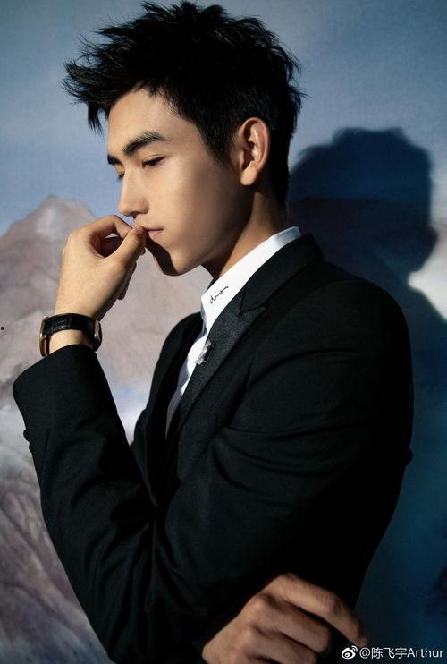 娱乐圈吃瓜男博主小说